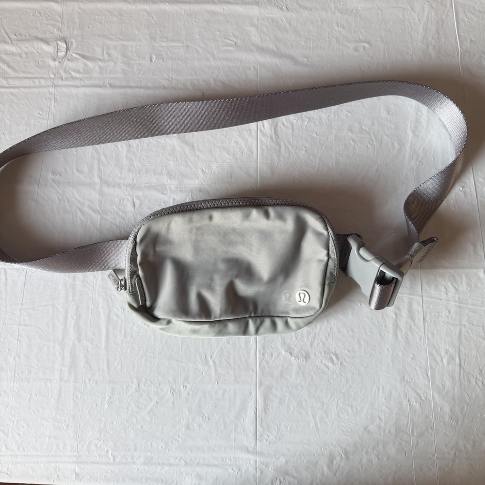 Lululemon  Everywhere Belt Bag 1L Grey Sage LU9AX2S